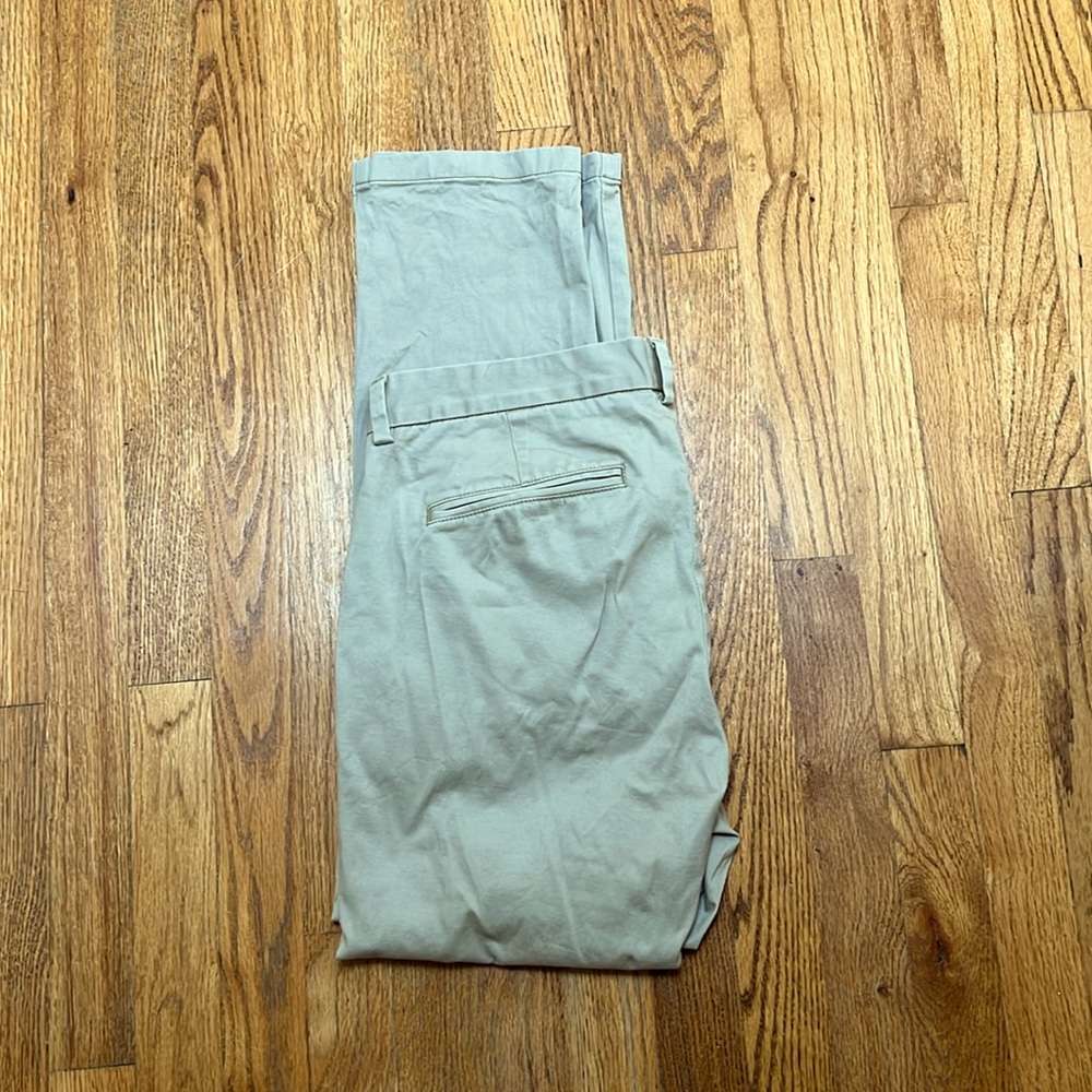 Vineyard Vines Men’s Khaki Pants excellent condition